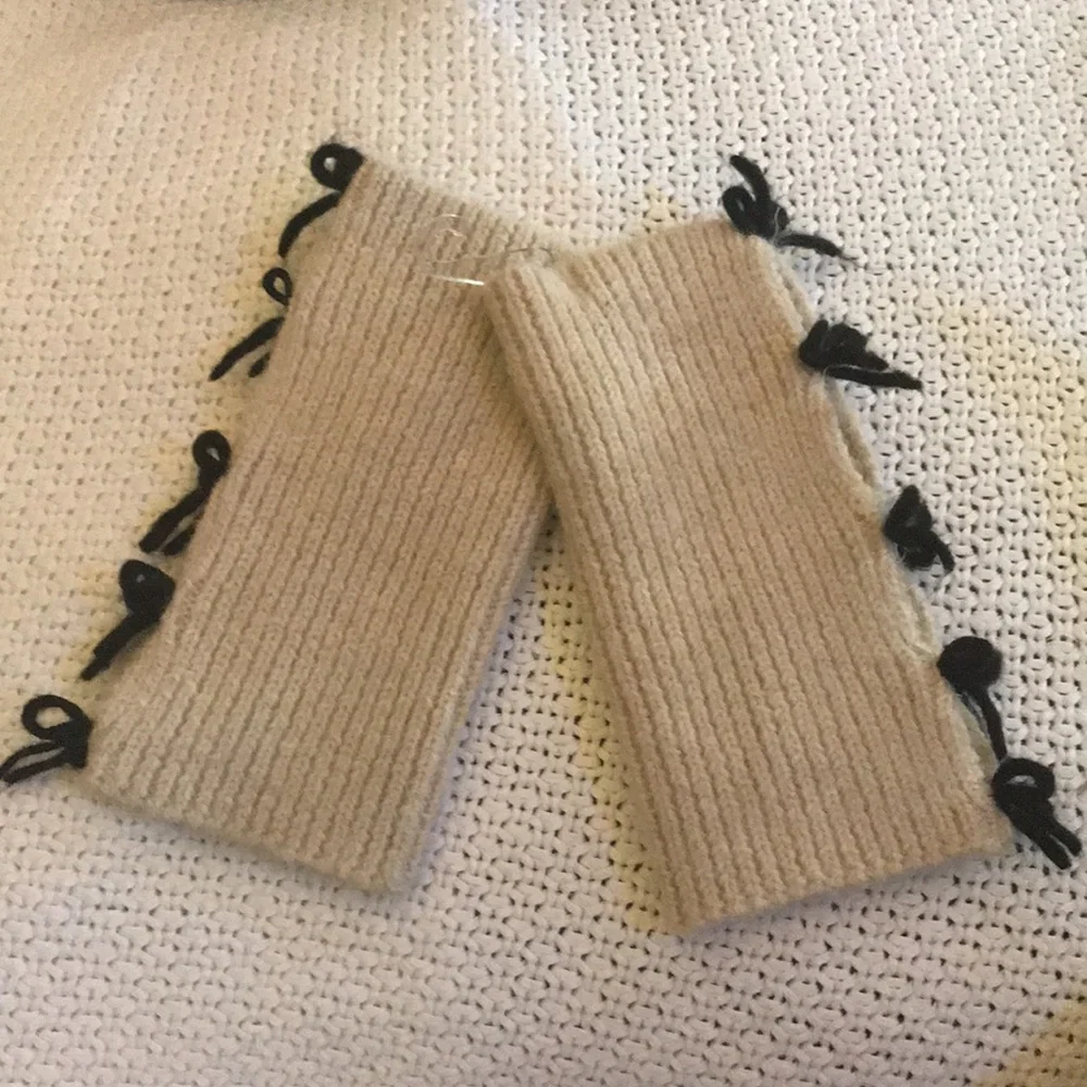 Urban Outfitters Bow Deco Handwarmer Fingerless Gloves